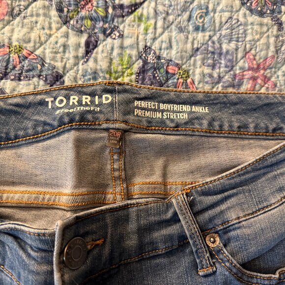 TORRID  Perfect Boyfriend Ankle Premium Stretch Jeand - Picture 2 of 5